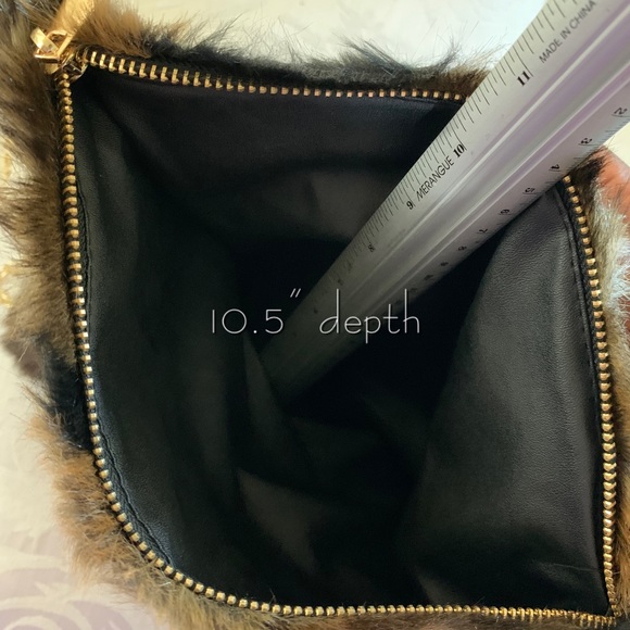 •Versatile Faux Fur Clutch/Crossbody convertible clutch - Picture 5 of 6